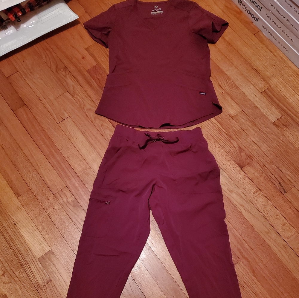 Adar Pro Modern Athletic Scrub set with joggers wine color size small
